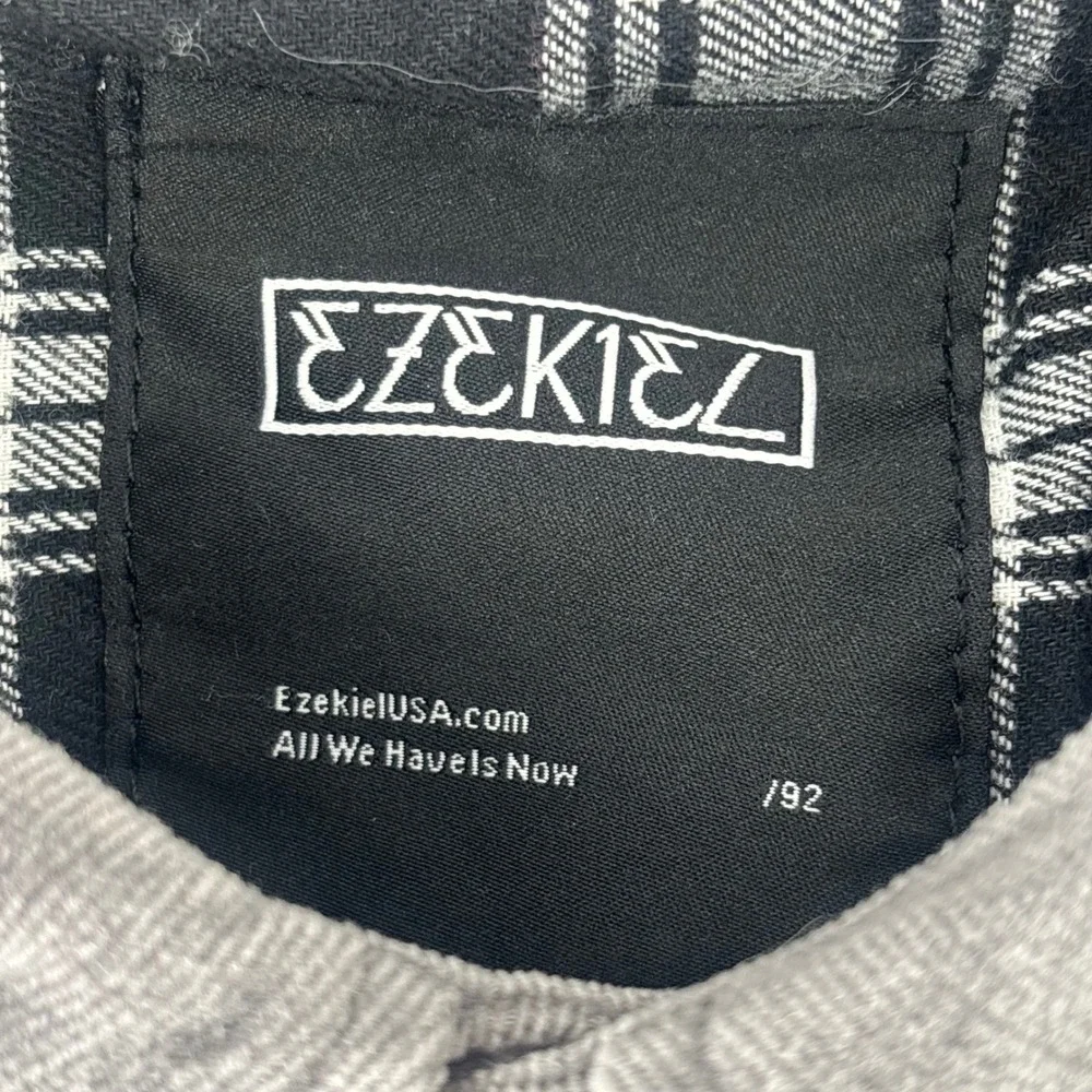 Ezekiel Shirt Jacket Mens Medium Gray Corduroy Flannel Lined EJ213044N Shacket